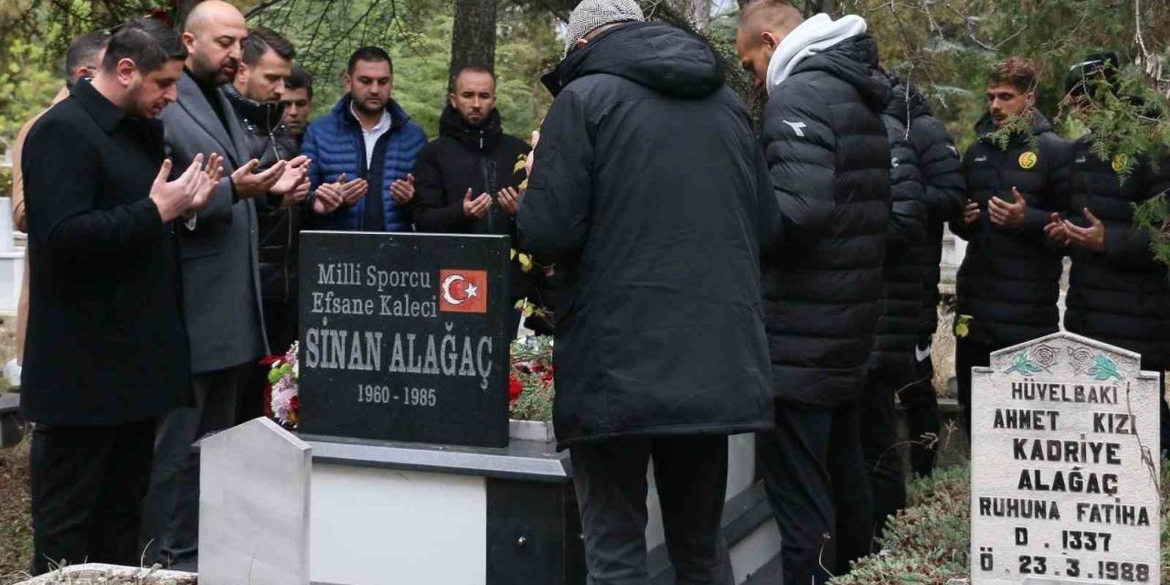 Eskişehirspor’dan, Milli Kaleci Sinan Alağaç’ın Kabrini Ziyaret