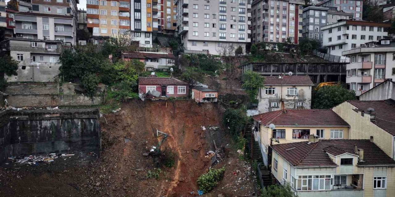 İstanbul’da Fırtına Ve Şiddetli Yağışın Bilançosu: 1 Ölü