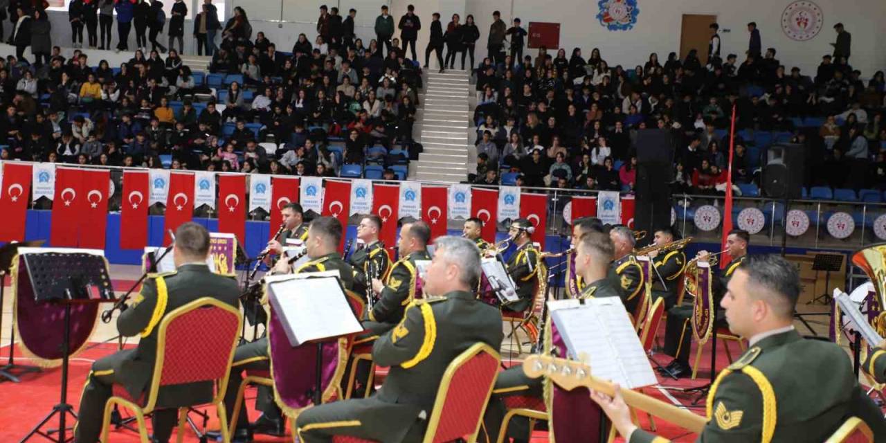 Askeri Bando Takımı Hakkari’de Konser Verdi