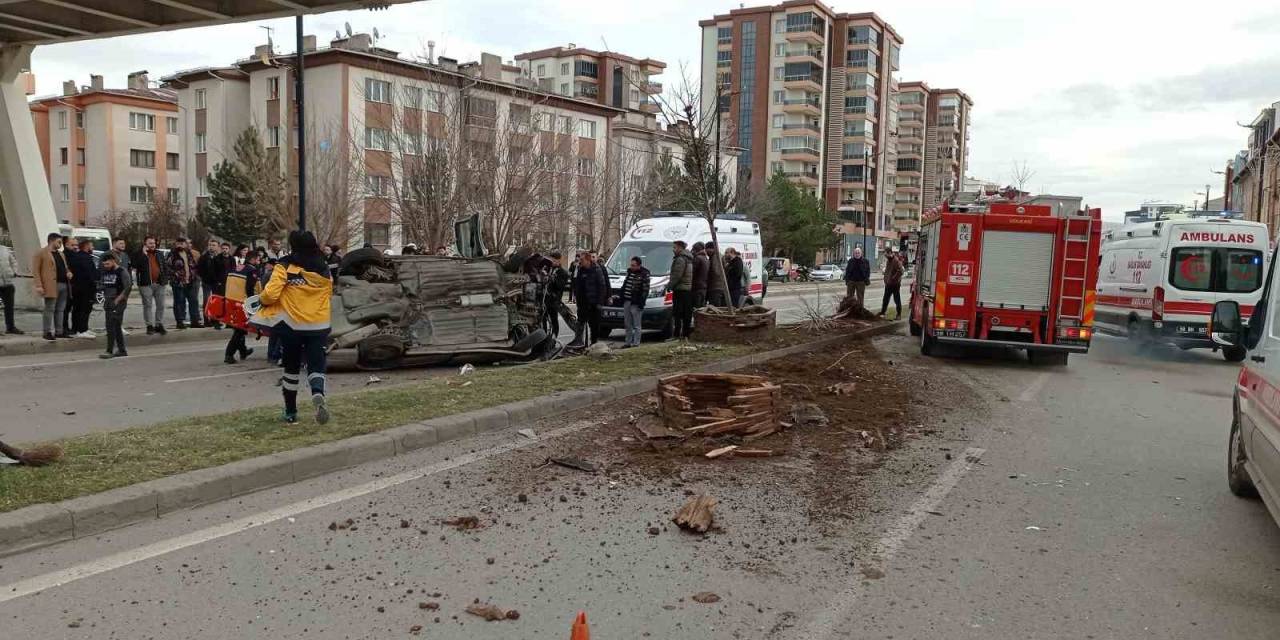 Önce Çarptı Sonra Takla Attı, 3 Yaralı
