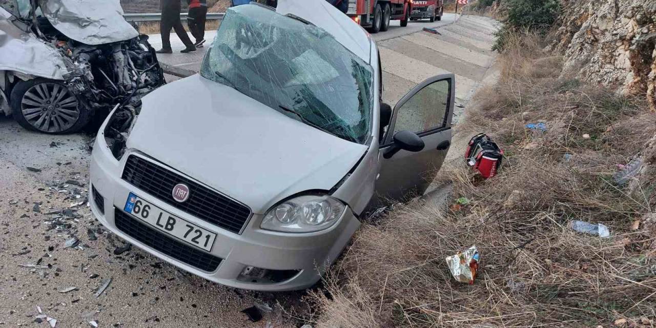 Isparta’da Otomobiller Çarpıştı: 1 Kişi Öldü, 1’i Doktor 3 Sağlıkçı Yaralandı
