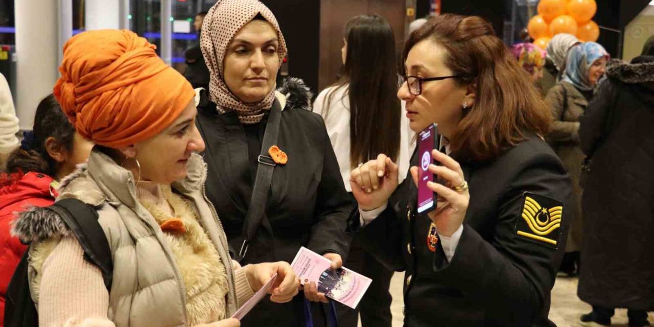 Kadınlara Hakları Anlatıldı