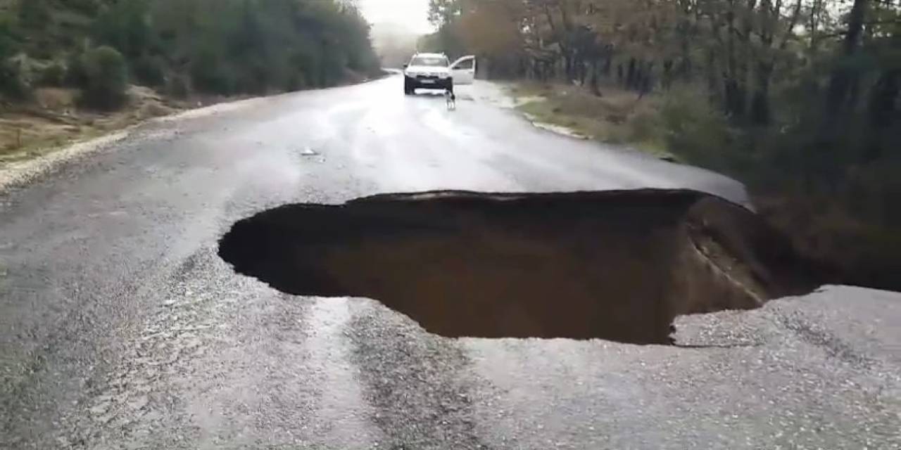 Yenice’de Sağanak Yağış Sonrası Yol Çöktü