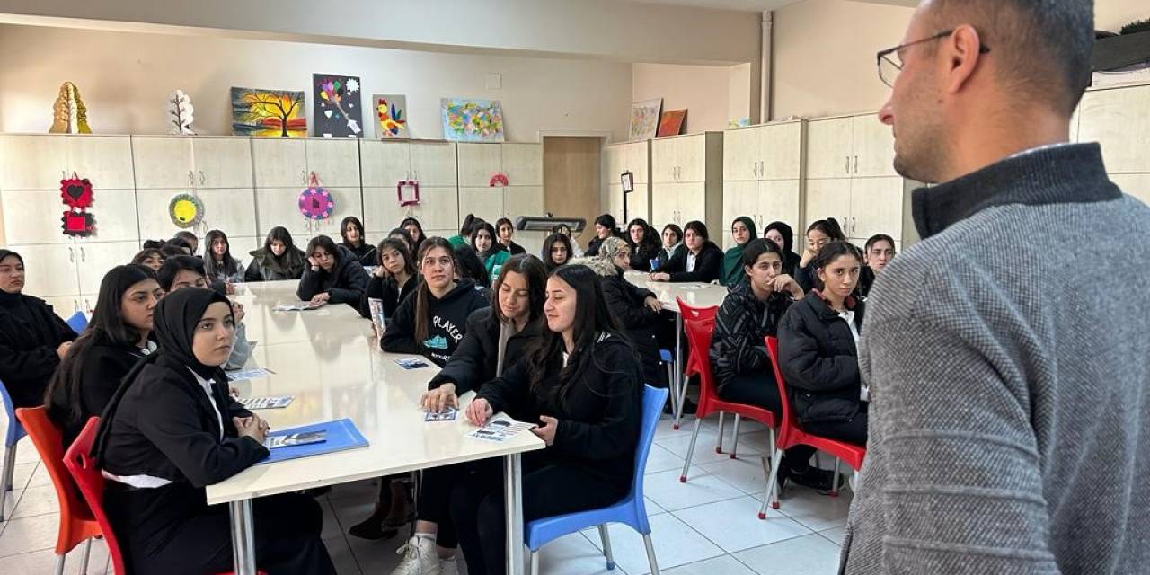 Yüksekovalı Öğrenciler Dolandırıcılığa Karşı Bilgilendirildi