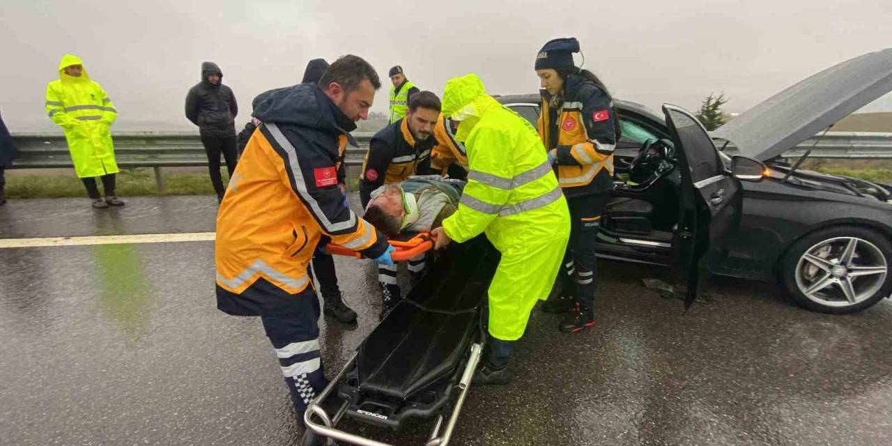 Kuzey Marmara Otoyolu’nda Lüks Otomobil Tıra Çarptı: 2’si Ağır 3 Yaralı