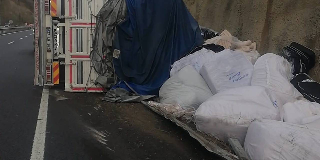Bursa’da Tır İle Çarpışan Kamyon Devrildi: 1 Yaralı