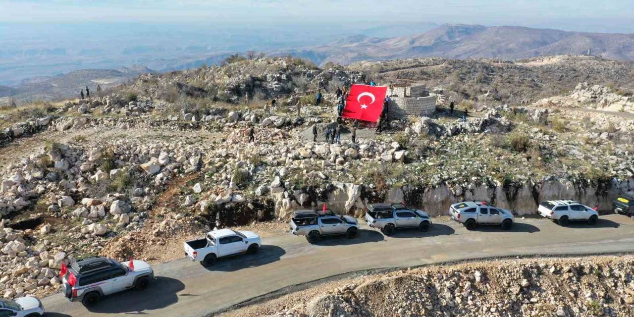 Off-road Pilotları Terörden Temizlenen Gabar Dağı’nda Türk Bayrağı Açtı