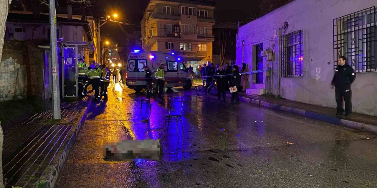 Annesinin Elini Bırakıp Yola Fırlayan Çocuk Aracın Altında Can Verdi, Sürücü Kaçtı