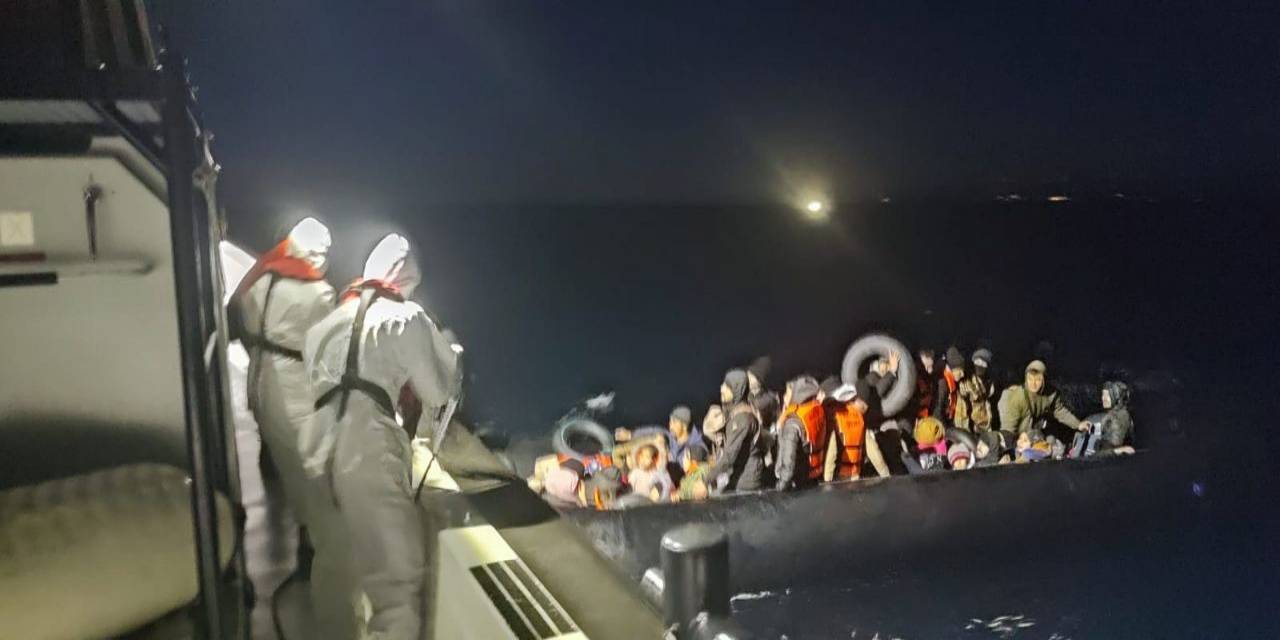 İzmir Açıklarında 39 Düzensiz Göçmen Yakalandı, 47 Göçmen Kurtarıldı