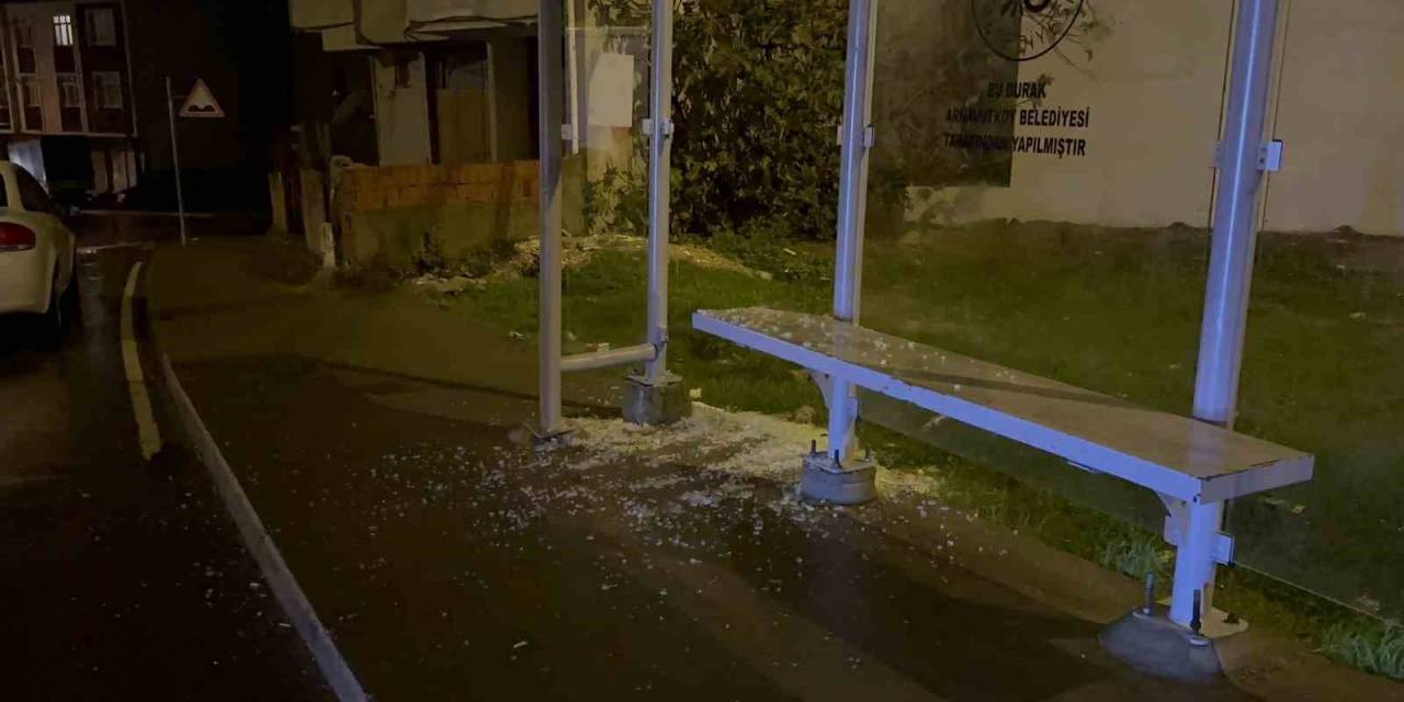 Arnavutköy’de Kan Donduran Olay: İett Durağında Bekleyen Eski Dünürüne Kurşun Yağdırdı
