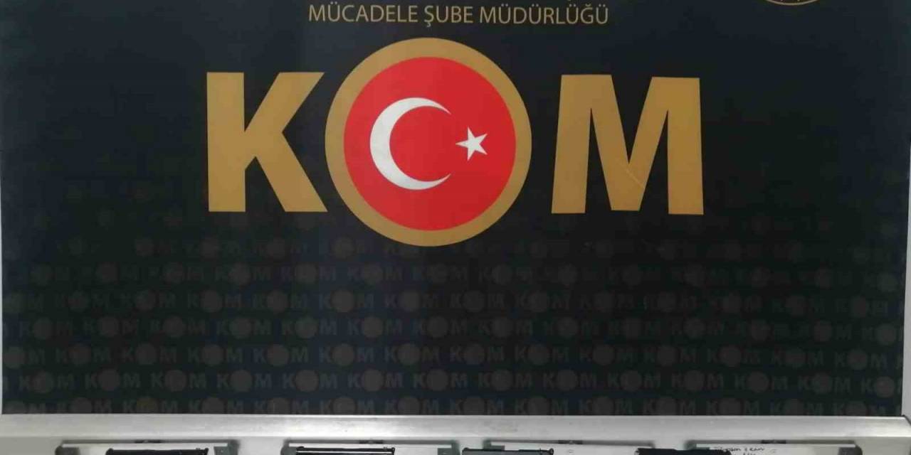 Durdurulan Araçtan 9 Tabanca Çıktı