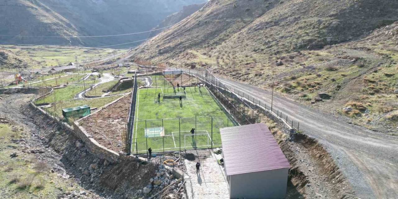 Şırnak’ta Terör Yuvası Olan Bölge Vatandaşlar İçin Halı Saha Oldu