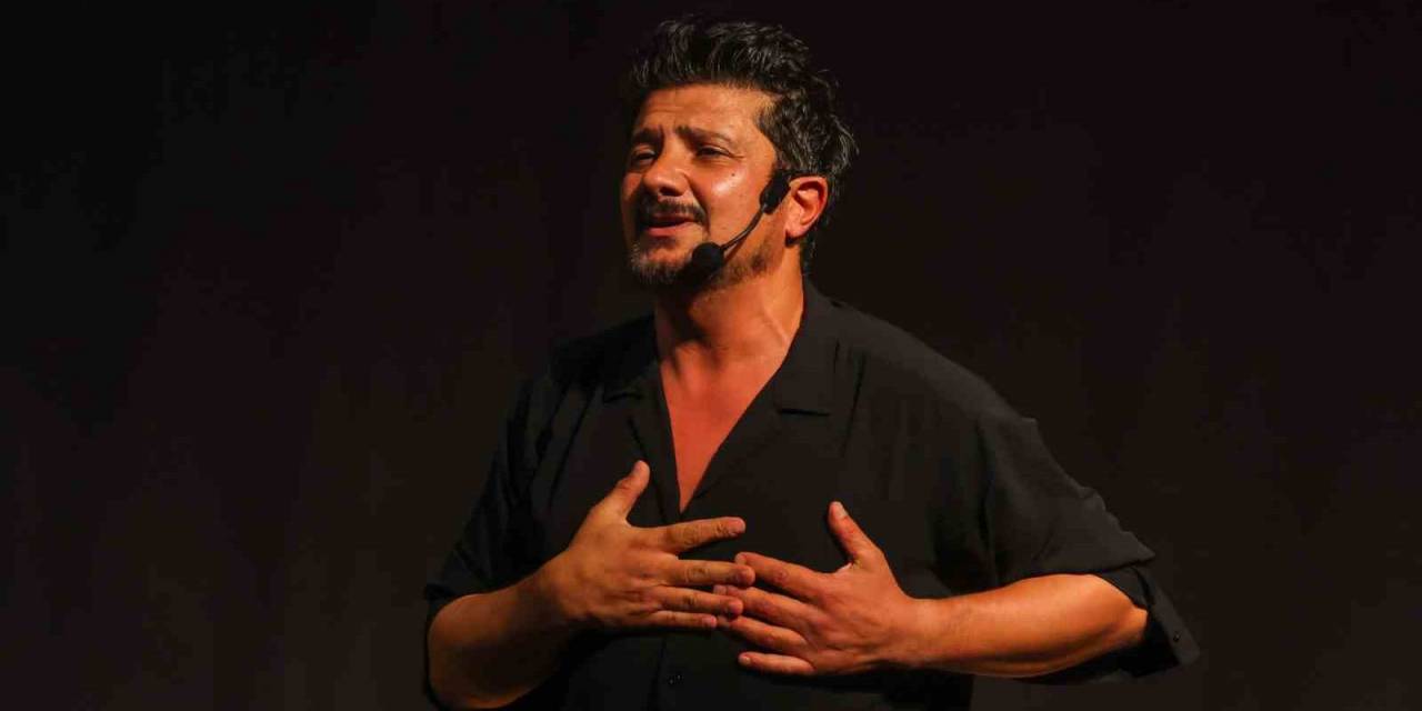 Sanatçı Kürşat, Türkü Tiyatrosuyla Gazi Şehirlilerle Buluştu