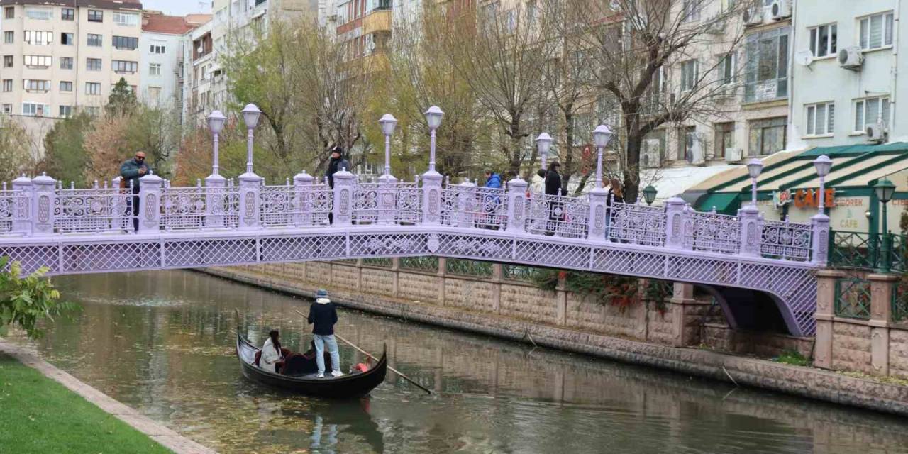 Soğuk Ve Yağışlı Hava Bile Vatandaşların Gondol Keyfine Engel Olamadı