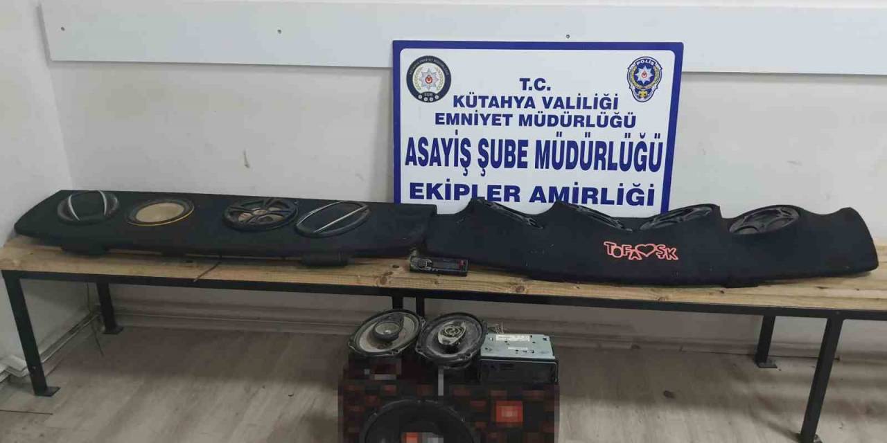 Kütahya’da Otomobilden Hırsızlık Yaptıkları İddiasıyla 2 Kişi Yakalandı