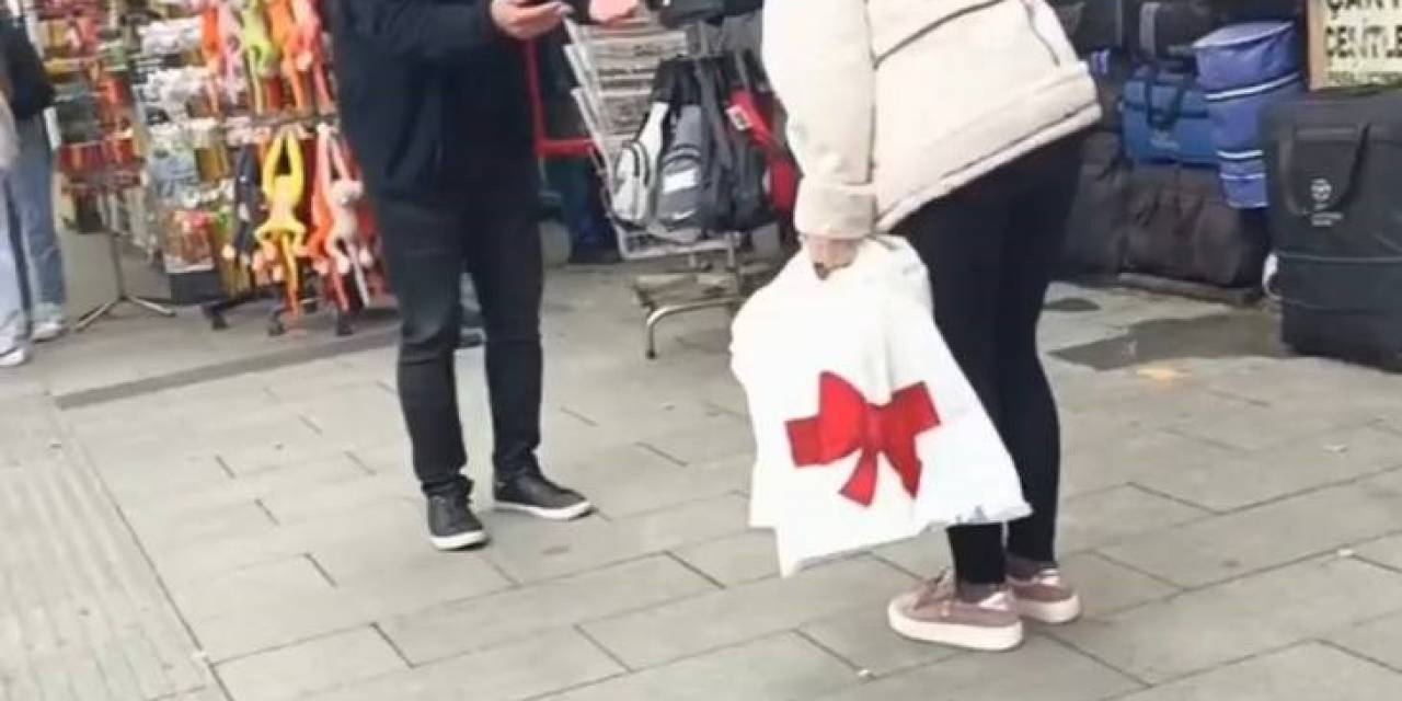 Pendik’te Genç Kadın İle Erkek Şahısın Laf Atma Tartışması Kamerada