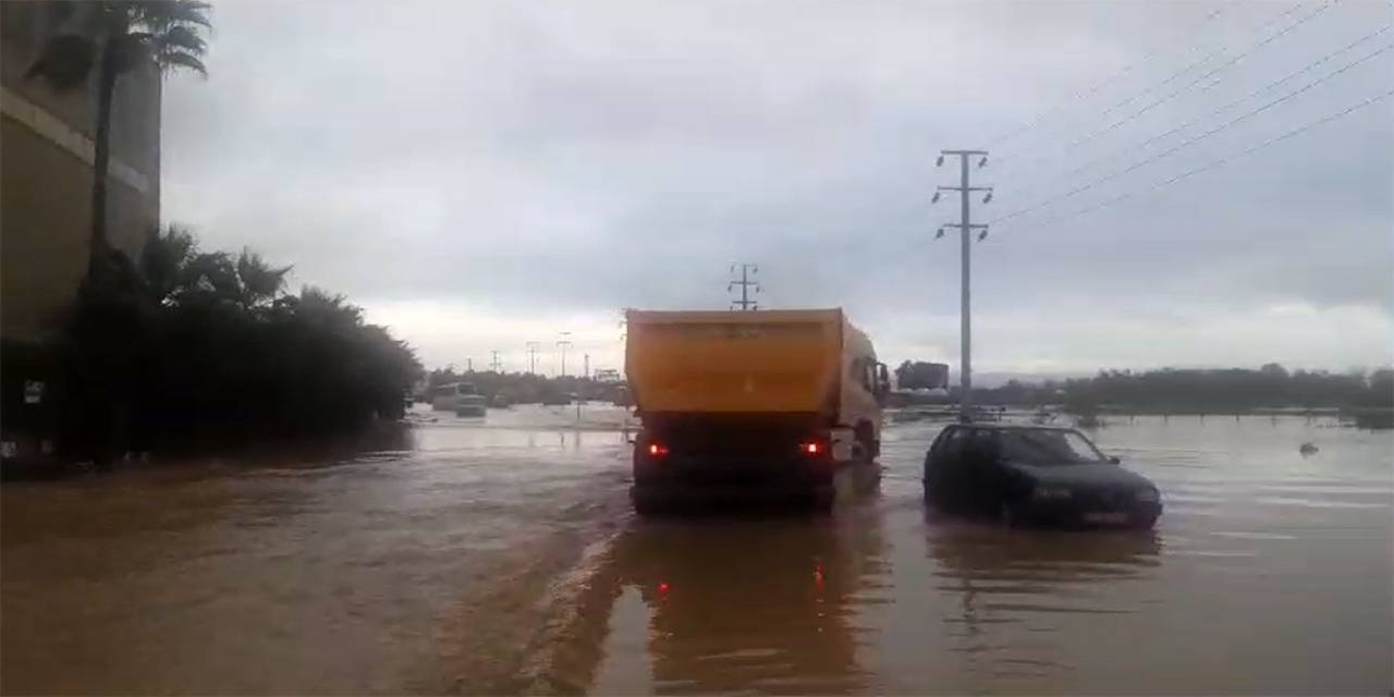 Yalova’da Dere Taştı, Tersaneler Sular Altında Kaldı