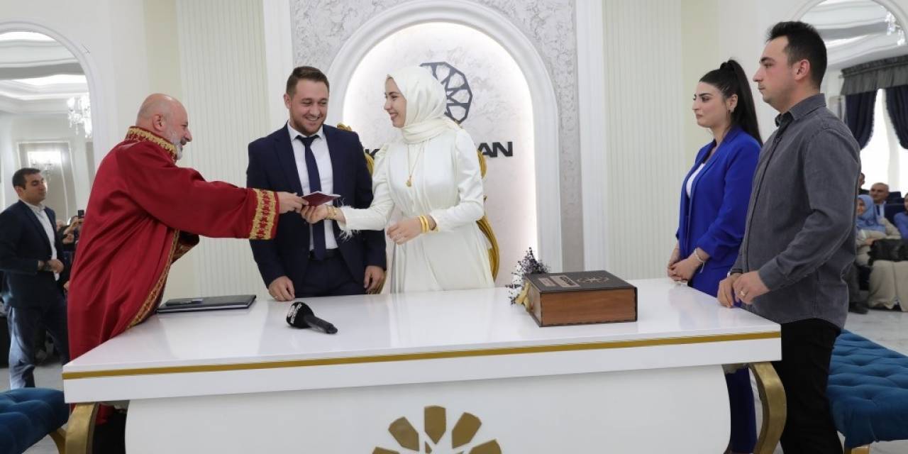 Başkan Çolakbayrakdar: "Çiftler En Mutlu ’evet’ini Daha Modern Salonda Diyor"