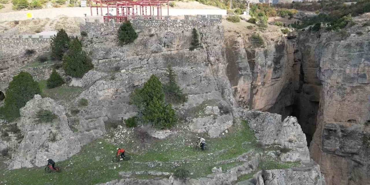 Bisiklet Sporcuları Cehennem Deresi Kanyonundan İniş Yaptı