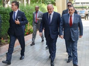 Dışişleri Bakanı Sinirlioğlu Bakü’de Türk Şehitliğini Ziyaret Etti