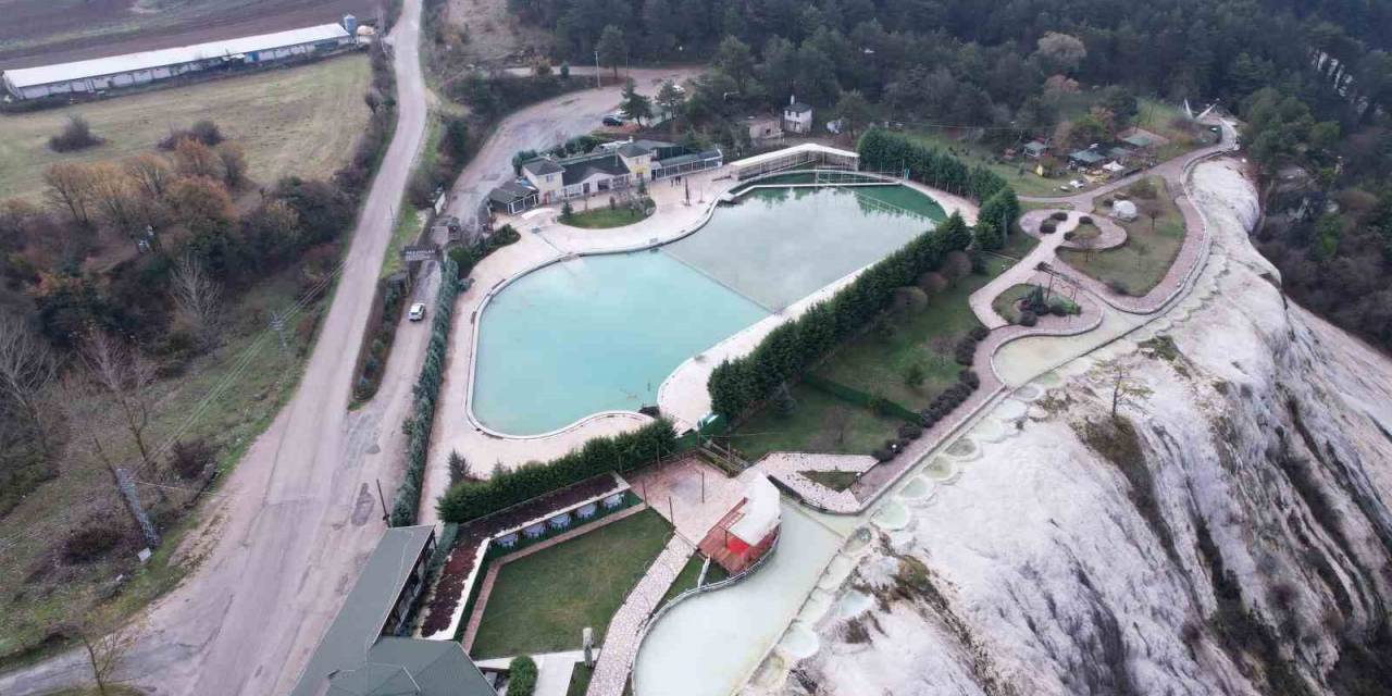 Bolu’nun Pamukkale’si Akkaya Travertenleri Doğasıyla Yaz Kış Vatandaşların İlgisini Çekiyor