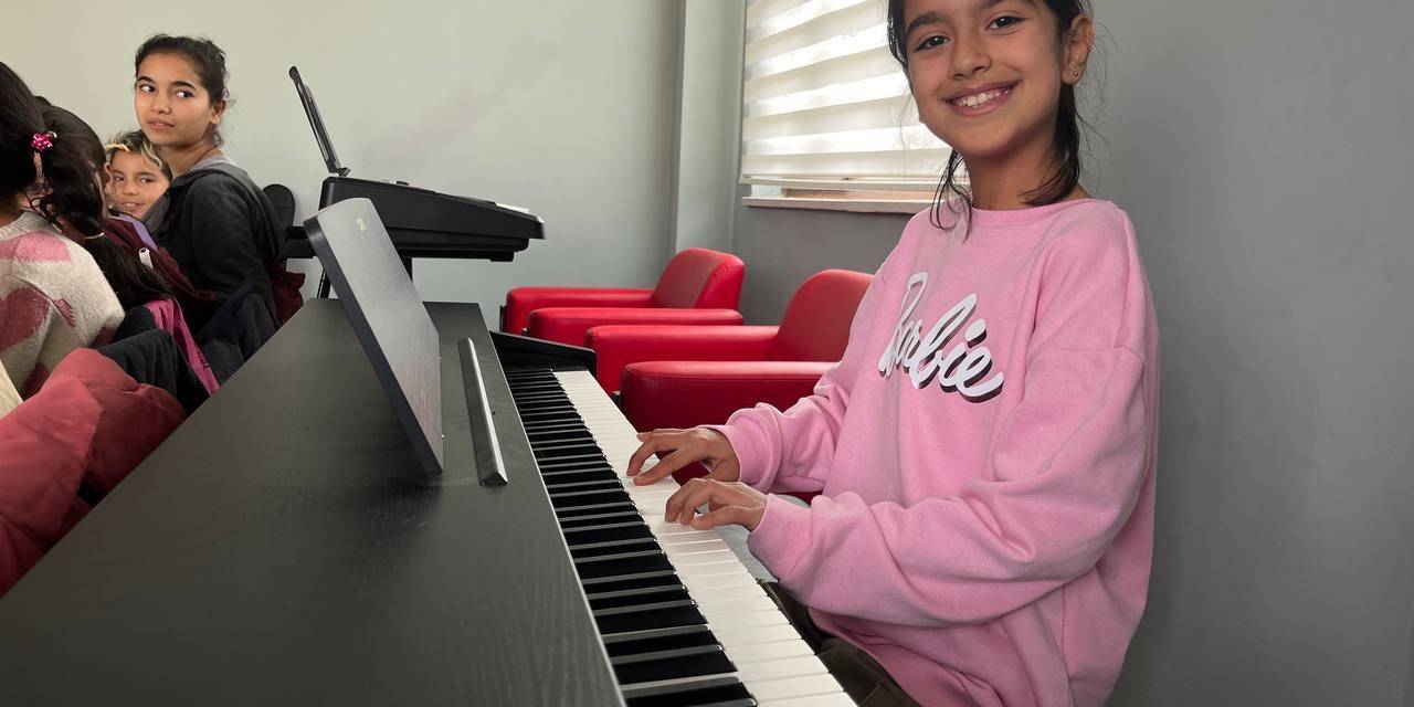 14 Bin Nüfuslu İlçede Herkese Bir Kitabın Düştüğü Kütüphane Büyük İlgi Görüyor