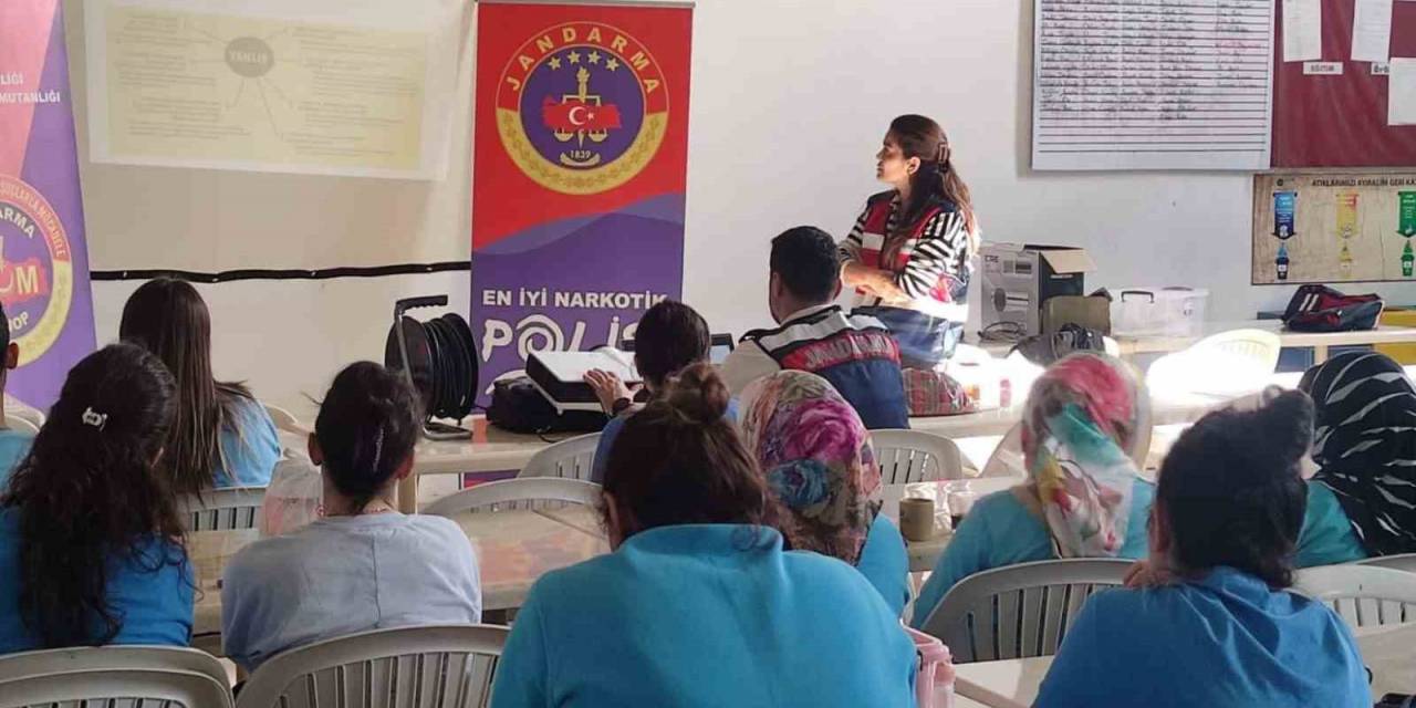 Jandarmadan Annelere Uyuşturucu İle Mücadele Eğitimi