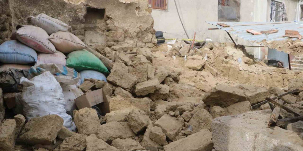 Odun Almak İçin Girdiği Kerpiç Ev Mezarı Oldu