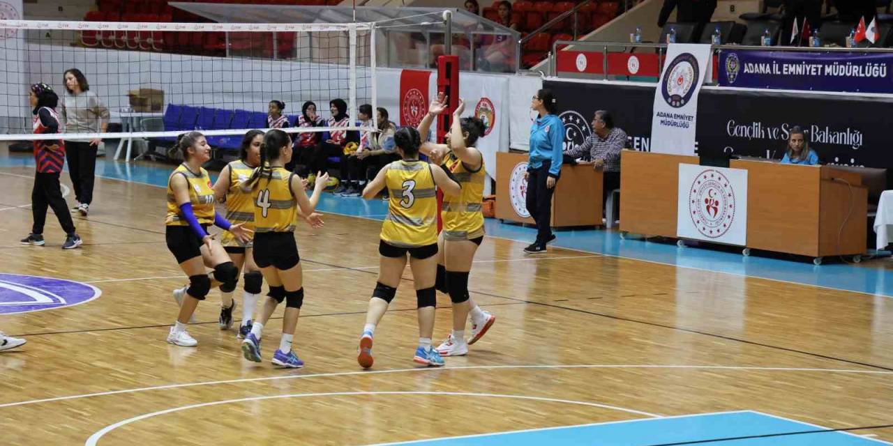 Adana’da Liselerarası Voleybol Turnuvası Nefes Kesti