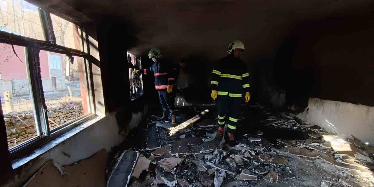 Yüksekova’da Korkutan Yangın