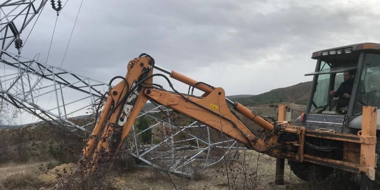 Fırtına Sonrası Elektrik Kesintileriyle Mücadele: Elektrik Şirketi 305 Araç Ve 882 Personel İle Sahada