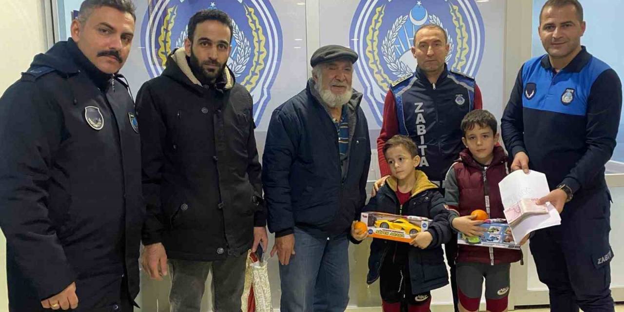 26 Bin Tl’yi Bulan Çocuklar Parayı Sahibine Teslim Etti