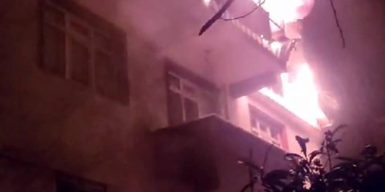Evin Bacasında Başlayan Yangın Çatıya Sıçradı