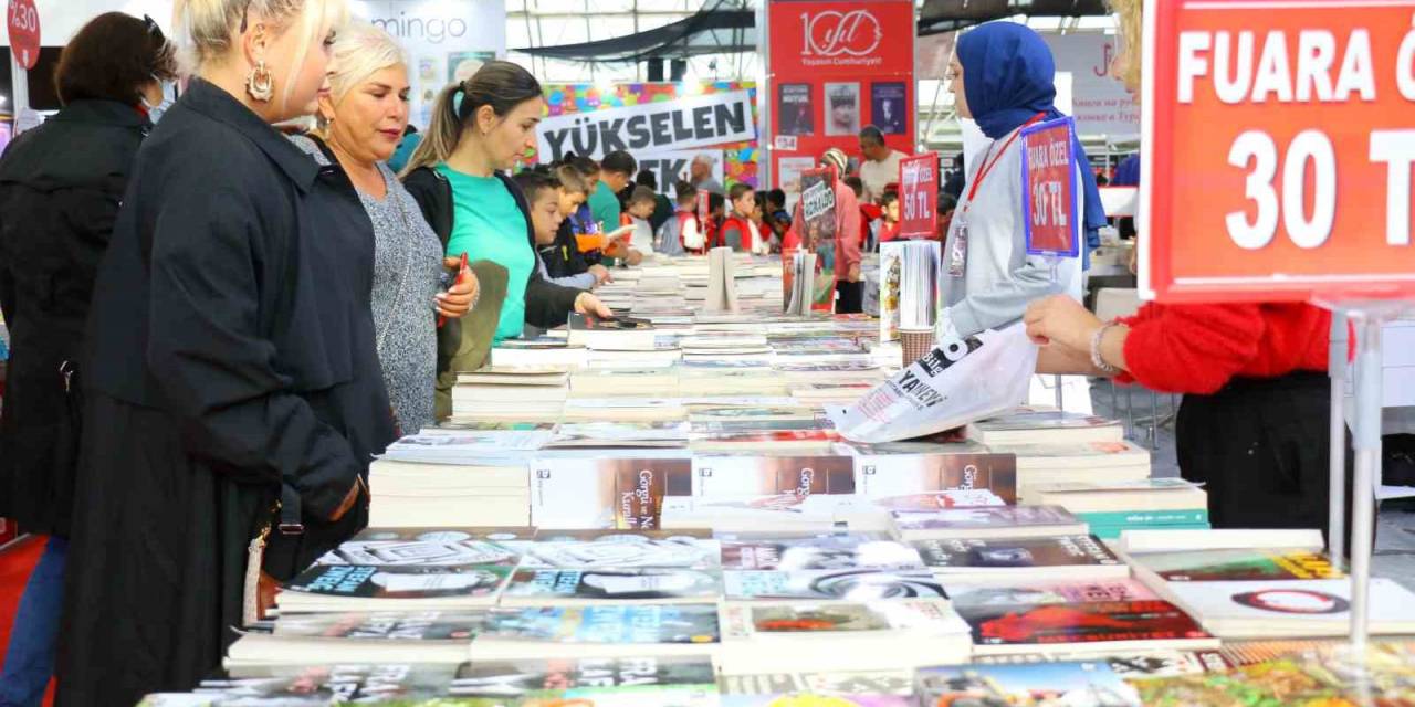 Antalyalılar Kitap Fuarına Akın Etti