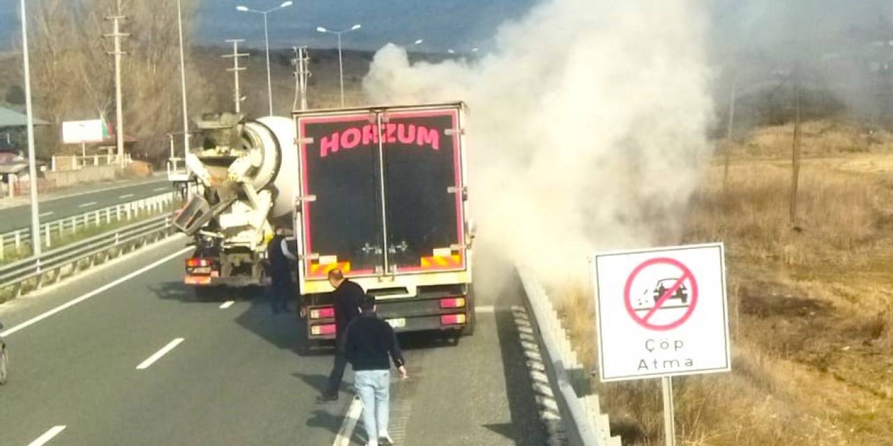 D100’de Seyir Halindeki Tırda Çıkan Yangın Söndürüldü