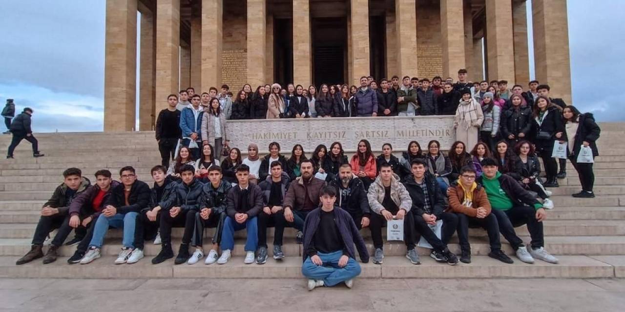Tomarzalı Öğrenciler Anıtkabir’i Ziyaret Etti