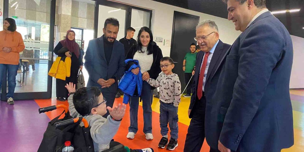 Başkan Büyükkılıç’tan Gönül Belediyeciliğinin En Güzel Örneklerinden Engelsiz Yaşam Merkezi’ne Ziyaret