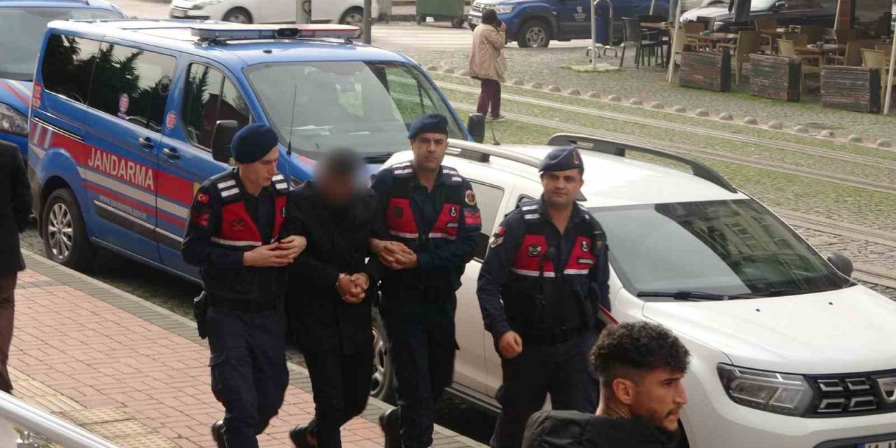 Tek Tuş Dehşeti Önledi: Genç Kadının Yardımına 3 Dakikada Yetiştiler