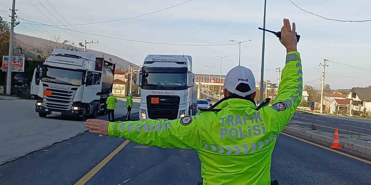 Bolu Dağı’nda Kış Lastiği Olmayan Araçların Geçişine İzin Verilmiyor