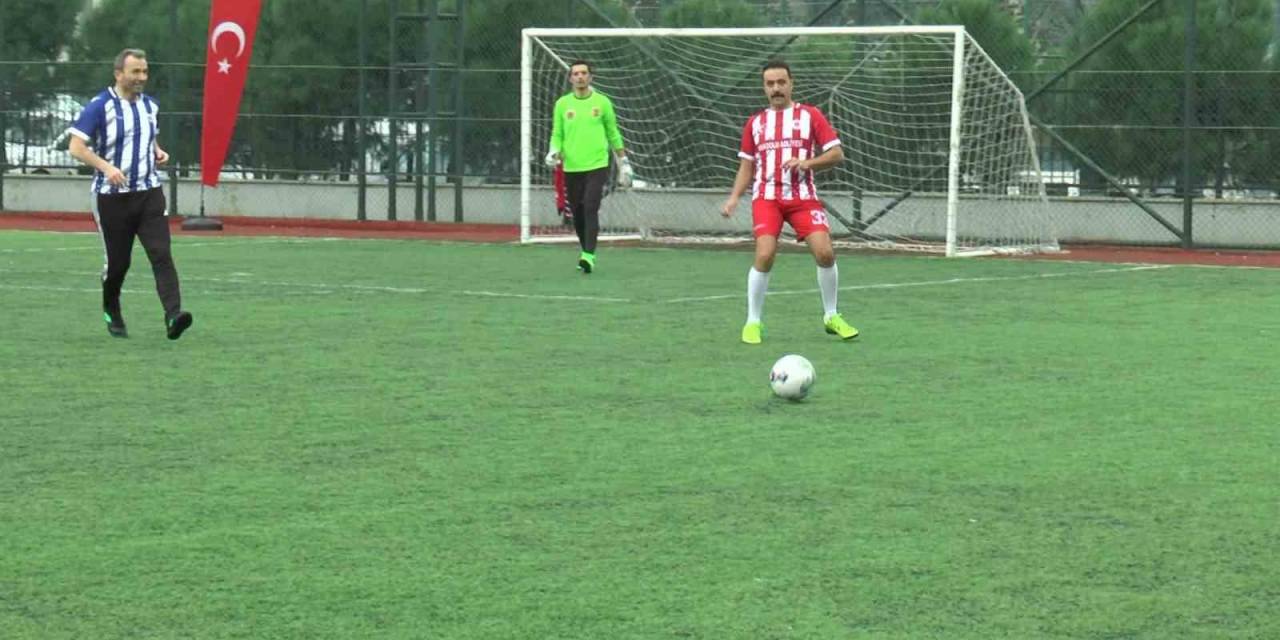 Hakim Ve Savcılar İle Pendik Ampute Futbol Takımı, Dünya Engelliler Günü İçin Sahada Mücadele Etti