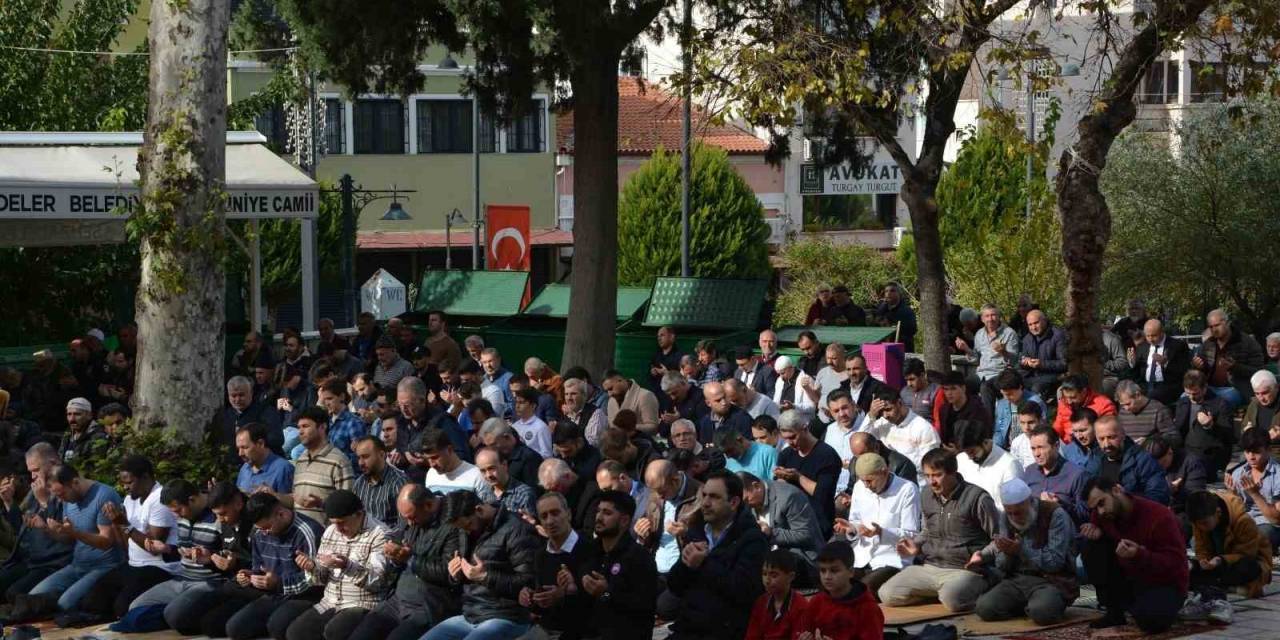 Cuma Namazında Filistin İçin Dua