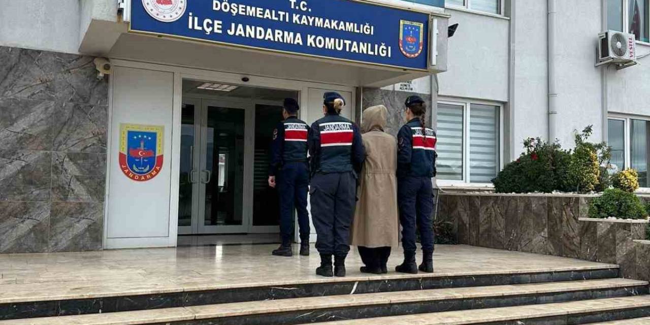 Hakkında 42 Yıl Kesinleşmiş Hapis Cezası Bulunan Kadın Tavan Arasında Yakalandı