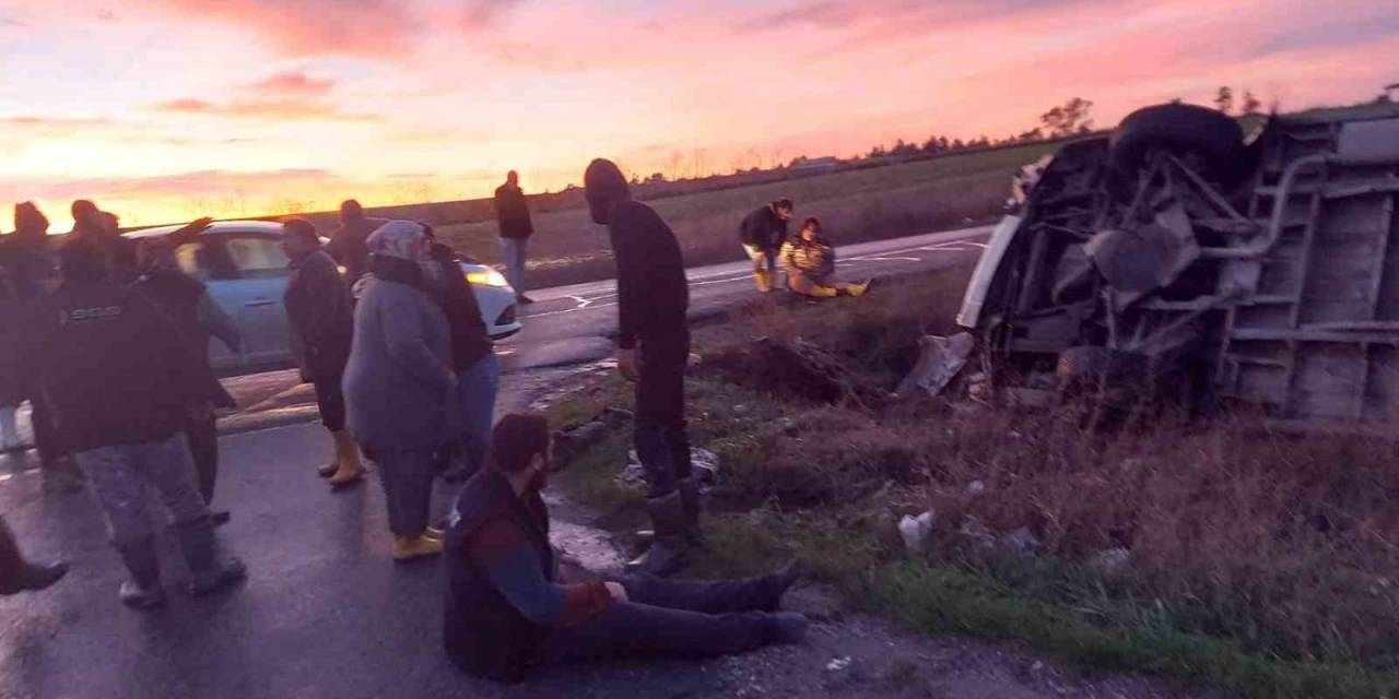 Silivri’de İşçileri Taşıyan Minibüs Kaza Yaptı: 12 Yaralı
