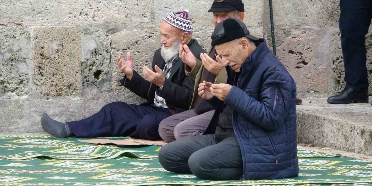 Bursa Ulu Cami’de Filistin Halkı İçin Dua Edildi