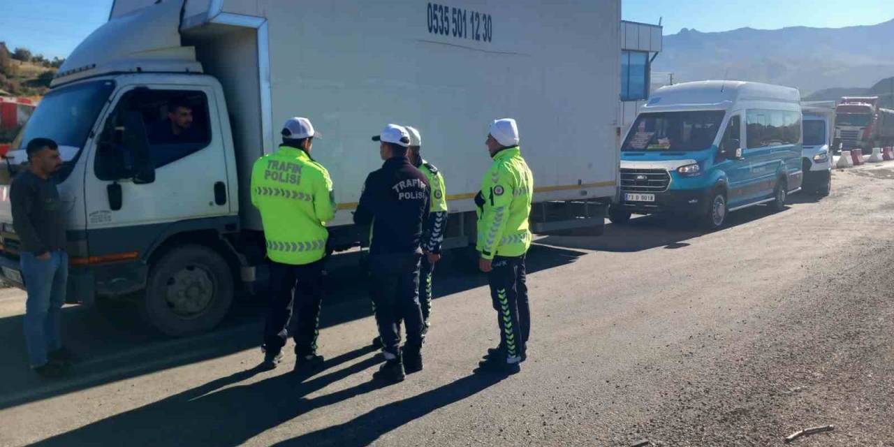 Şırnak’ta Trafik Ekipleri Zorunlu Kış Lastiği Denetimi Yaptı