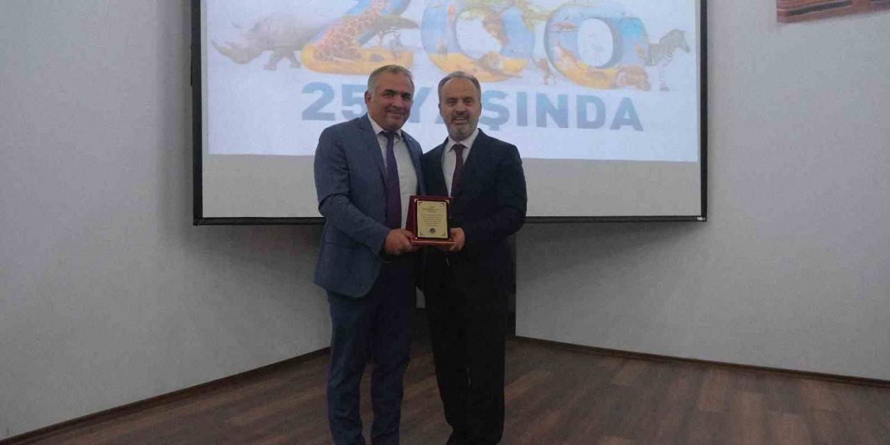 Başkan Aktaş’tan Özhan’a Plaket