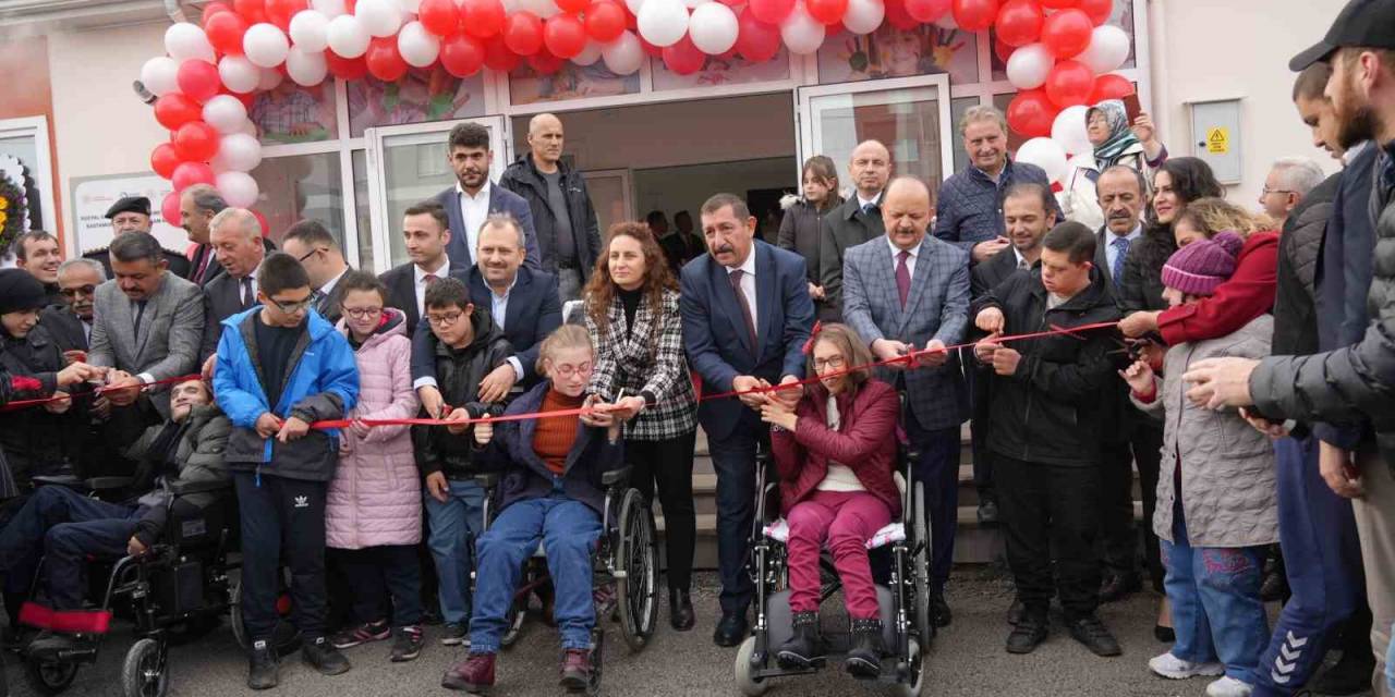 (Düzeltme) Özel Bireylere Umut Olacak Yaşam Merkezi Hizmete Açıldı