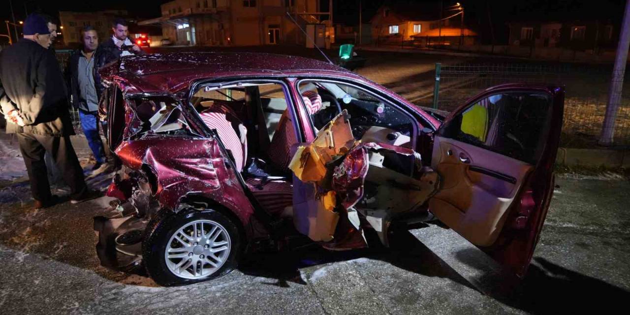 Trafik Işıklarında Feci Kaza: 3’ü Ağır 6 Yaralı