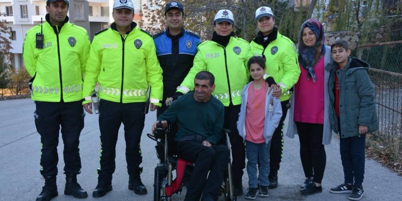 Polisin Örnek Davranışı Üzerine Hayırsever Tarafından Engelli Şahsa Akülü Araç Hediye Edildi