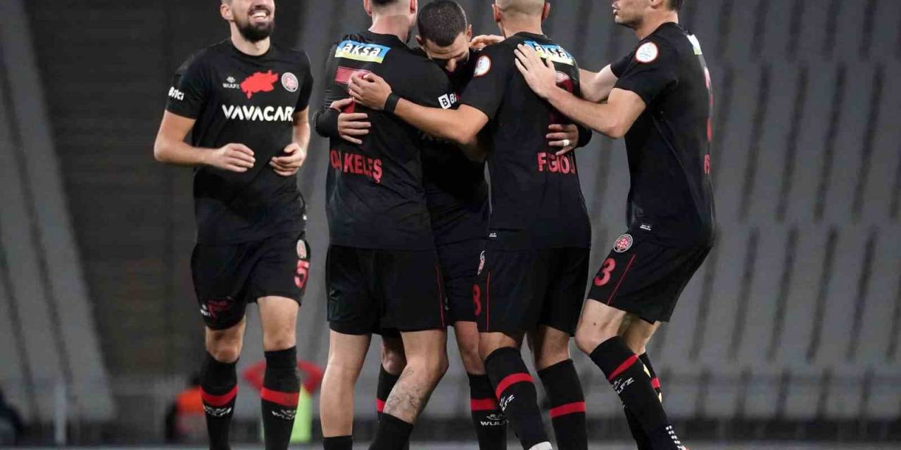 Trendyol Süper Lig: Fatih Karagümrük: 1 - İstanbulspor: 0 (İlk Yarı)